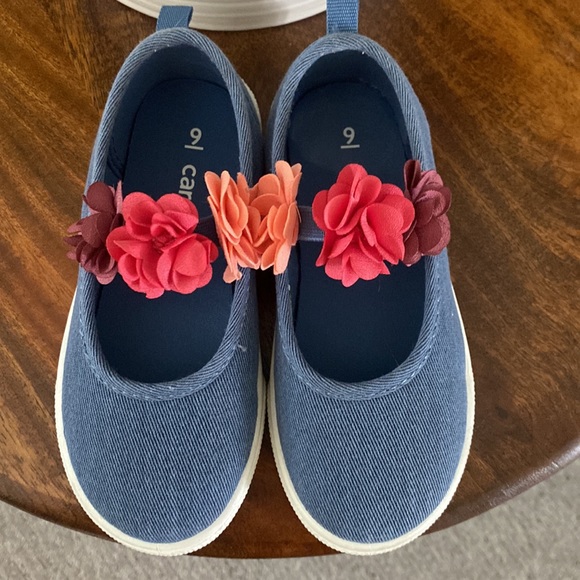 NWOT Denim Slip On Shoes with Flowers - Picture 2 of 3